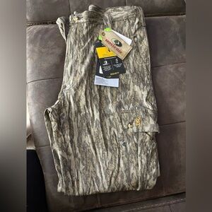 Mossy Oak Bottomland Men’s Pants size large - NWT Never worn